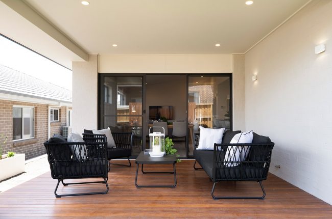 Southport 217 outdoor entertaining area with black furniture