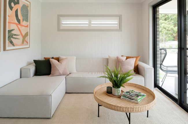Byron 250 sun room with coffee table and magazines