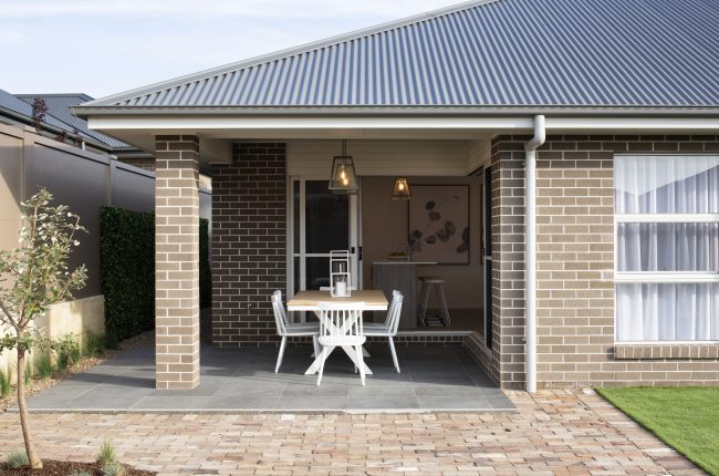 Avalon 1 220 outdoor entertaining area and garden