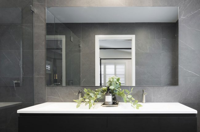 Bathroom design with marble stone walls