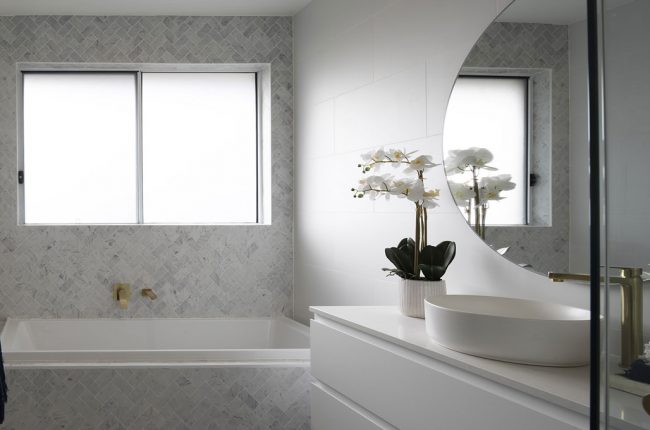Whitehaven 238 main bathroom with marble brickwork feature wall