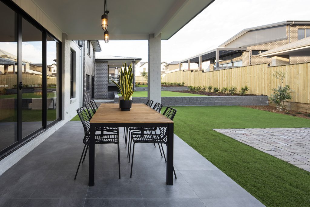 Outdoor entertaining area with pendant lighting