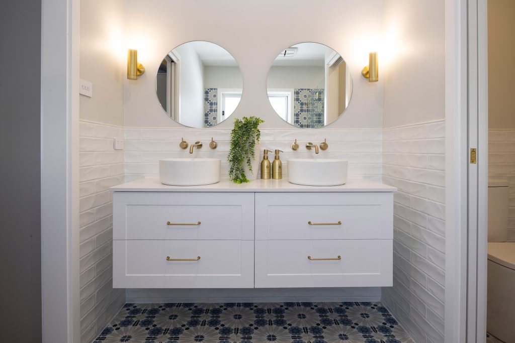 Trinity-display-home-brick-bond-ensuite