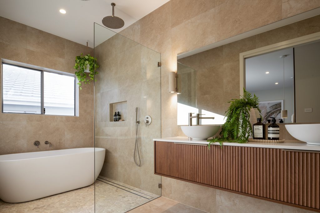 freestanding bath in the Ridgeview 321